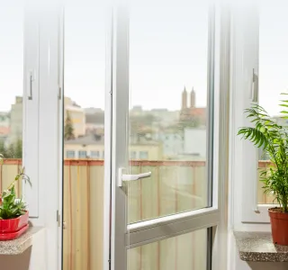 Как отрегулировать самостоятельно балконную дверь - фото